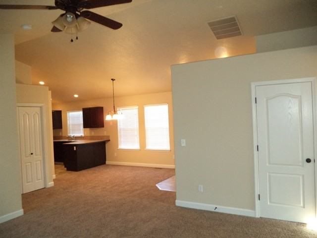 2475 W Snyder St - Photo 2 of 15