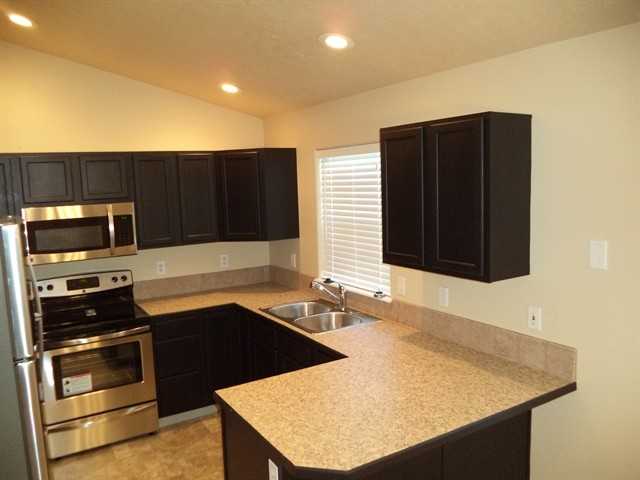 2475 W Snyder St - Photo 3 of 15