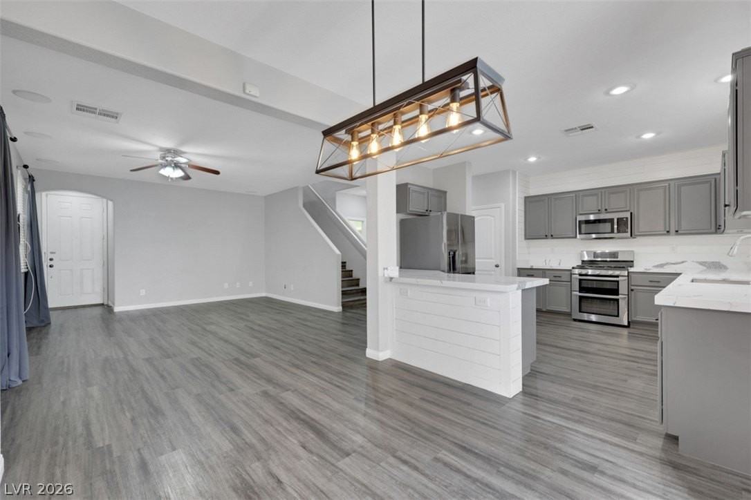 7830 Shingle Beach St - Photo 4 of 18