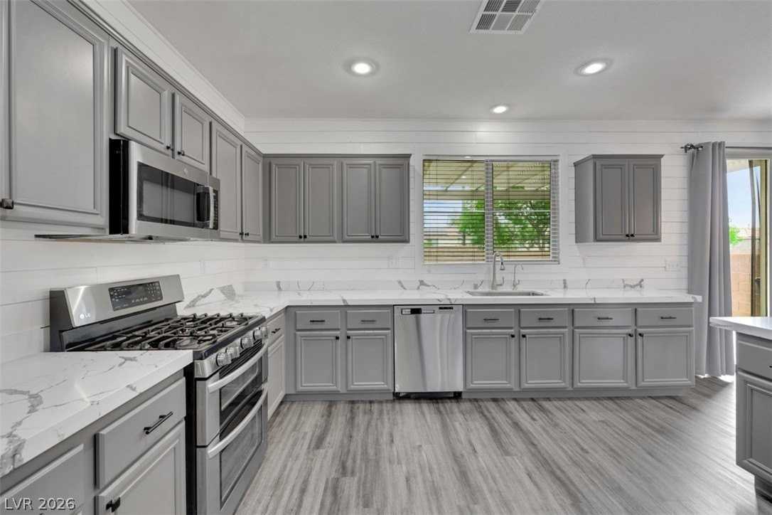 7830 Shingle Beach St - Photo 6 of 18