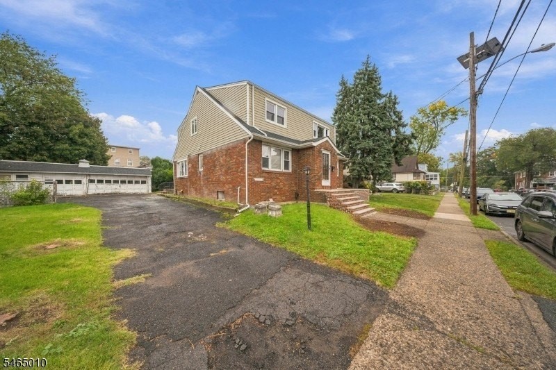 24 Don Bosco Ave #2 - Photo 4 of 24