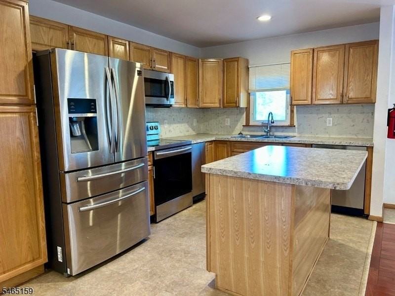73 Elba Ave - Photo 4 of 9