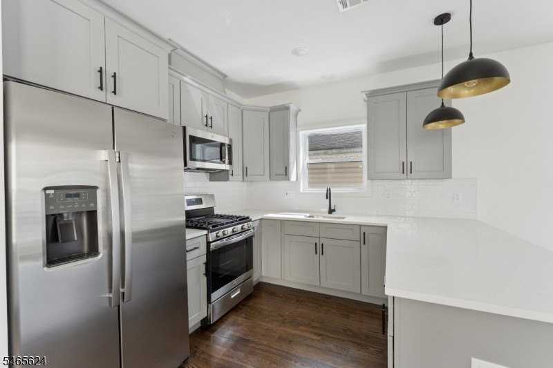 904 Bergen St #2 - Photo 4 of 11