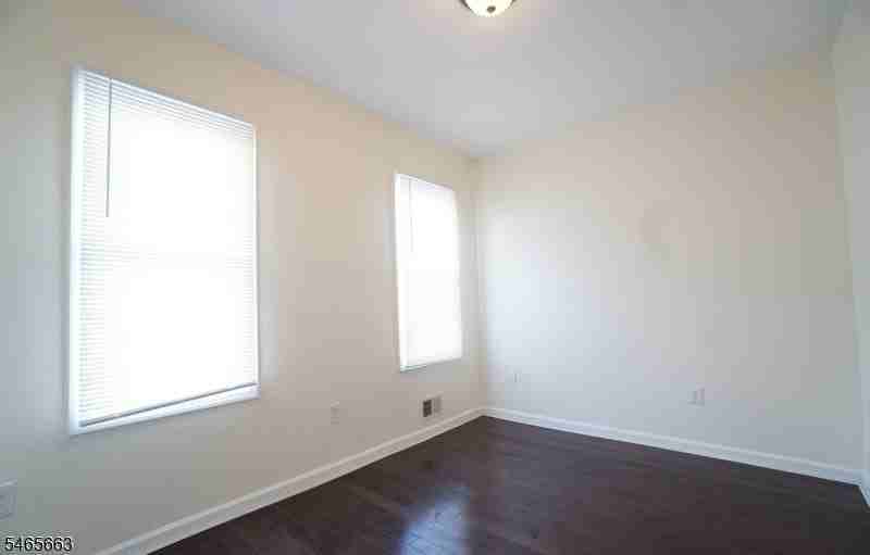 290 N 6th St #3 - Photo 7 of 15