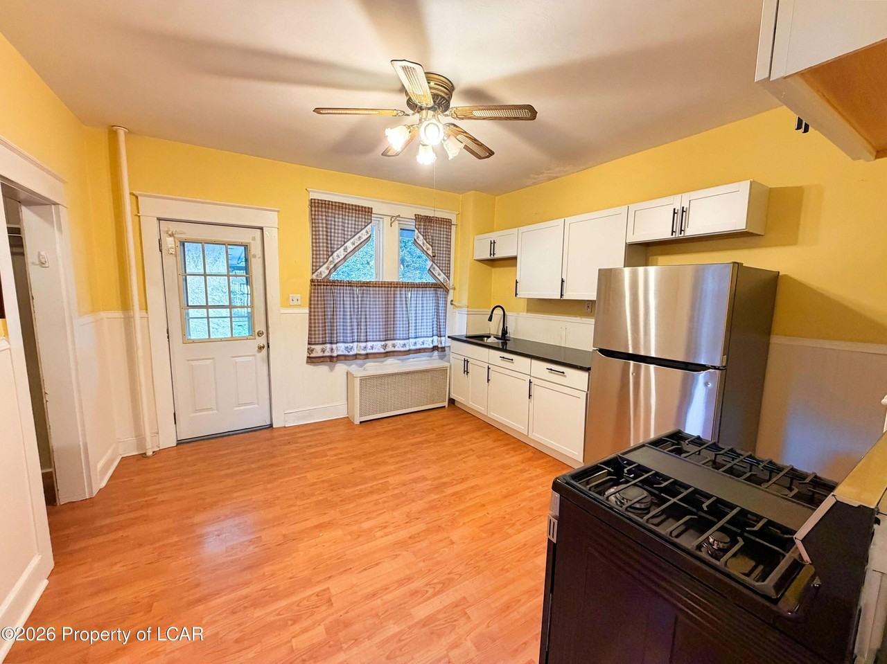 1760 Wayne Ave - Photo 6 of 13
