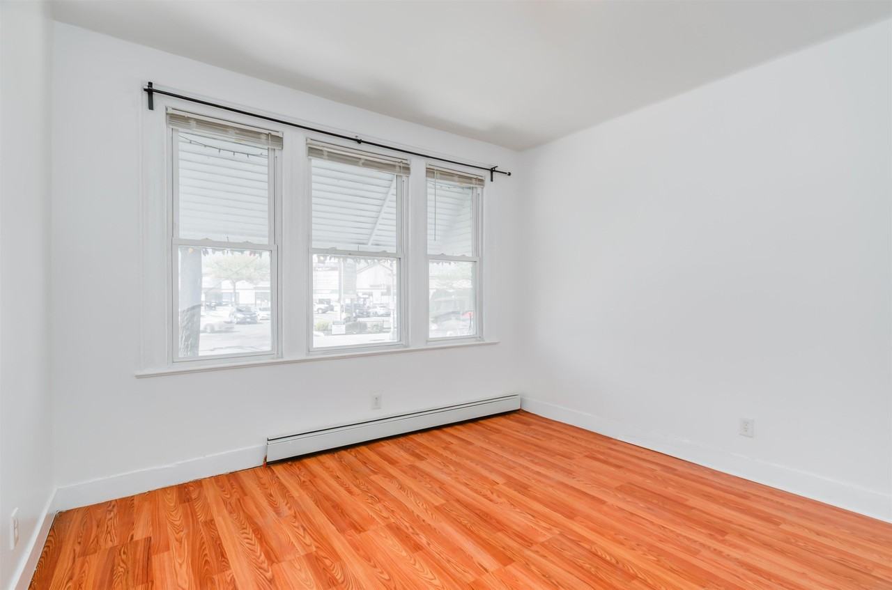 404 Danforth Ave - Photo 5 of 13