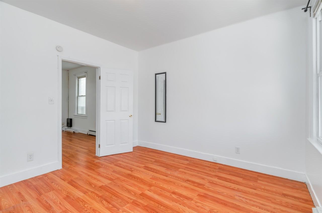 404 Danforth Ave - Photo 6 of 13