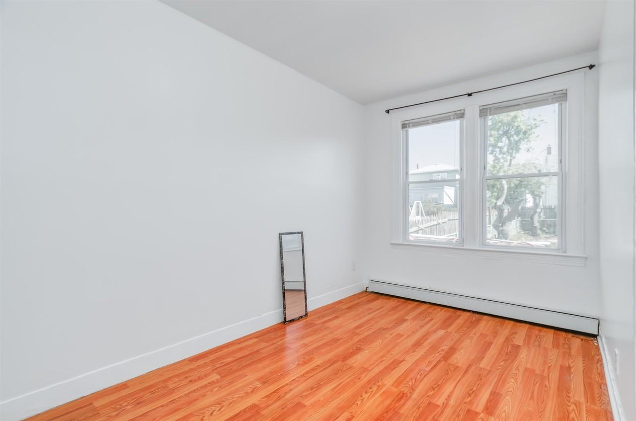 404 Danforth Ave - Photo 7 of 13