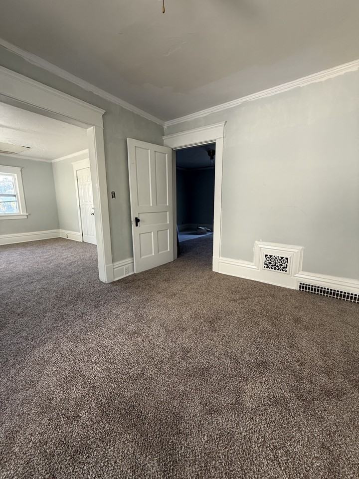 618 E Irving Ave #A - Photo 2 of 3