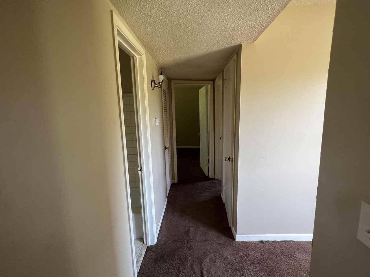 909 Cotton Ave Sw #D - Photo 4 of 6