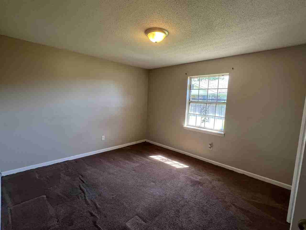 909 Cotton Ave Sw #D - Photo 6 of 6