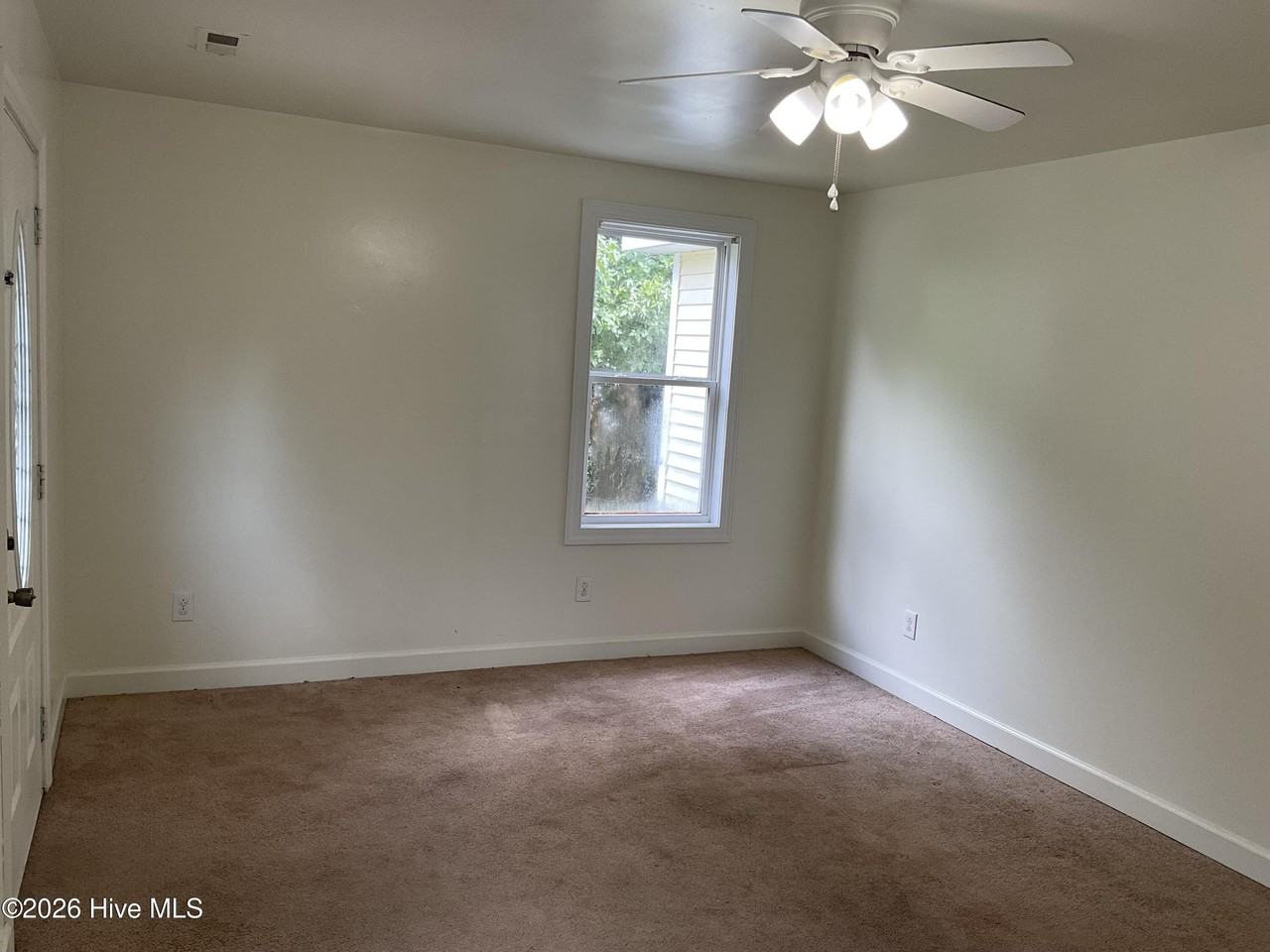 601 New River Dr - Photo 4 of 12