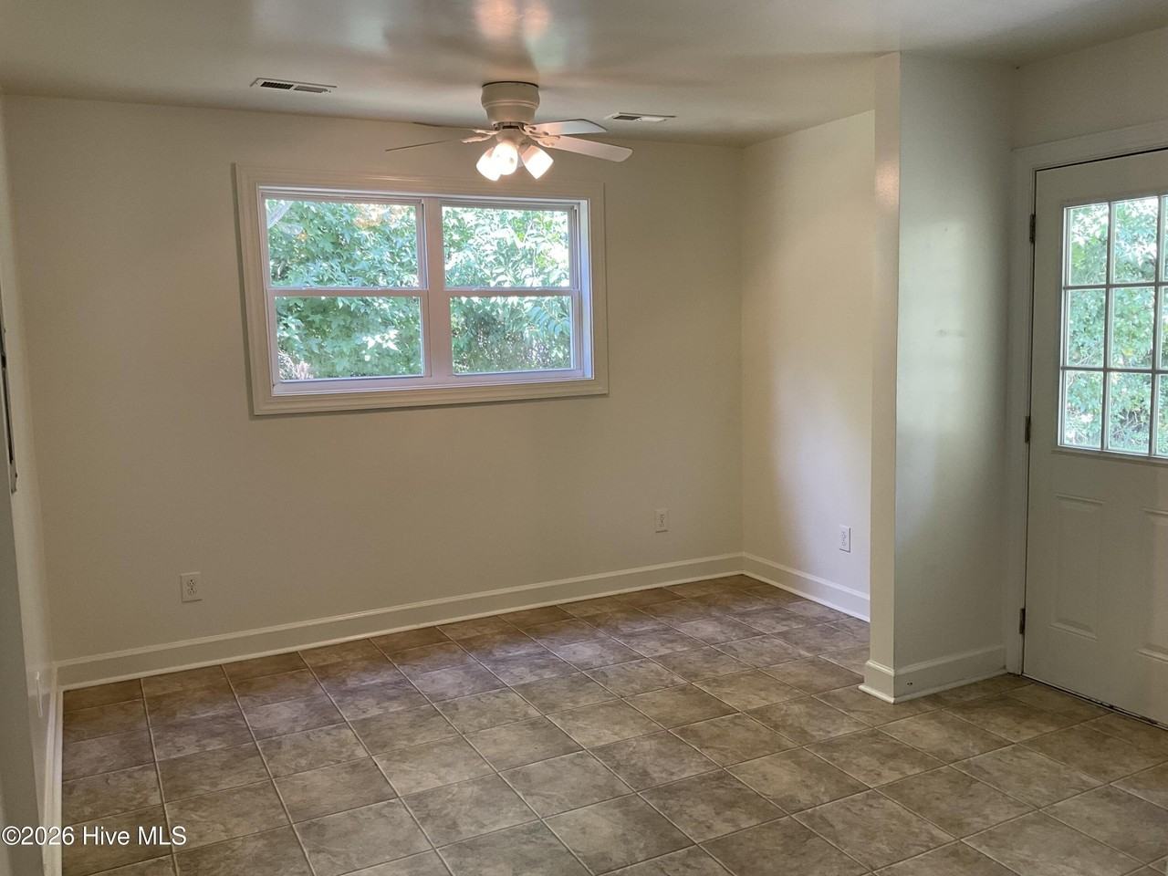 601 New River Dr - Photo 6 of 12