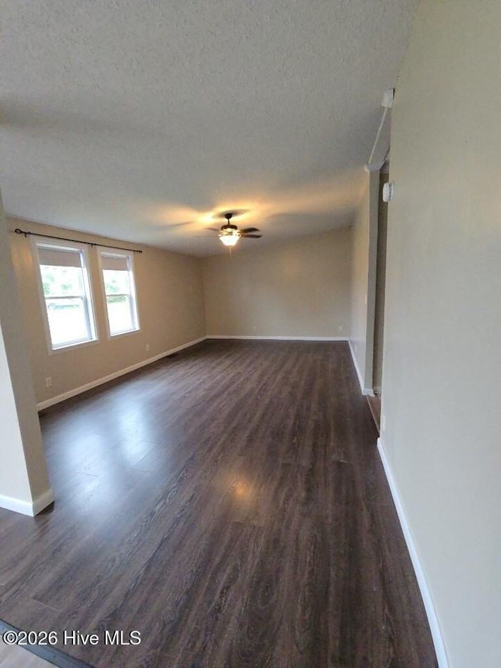126 Rainmaker Dr - Photo 4 of 19