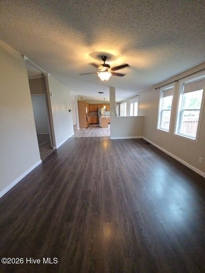 126 Rainmaker Dr - Photo 5 of 19
