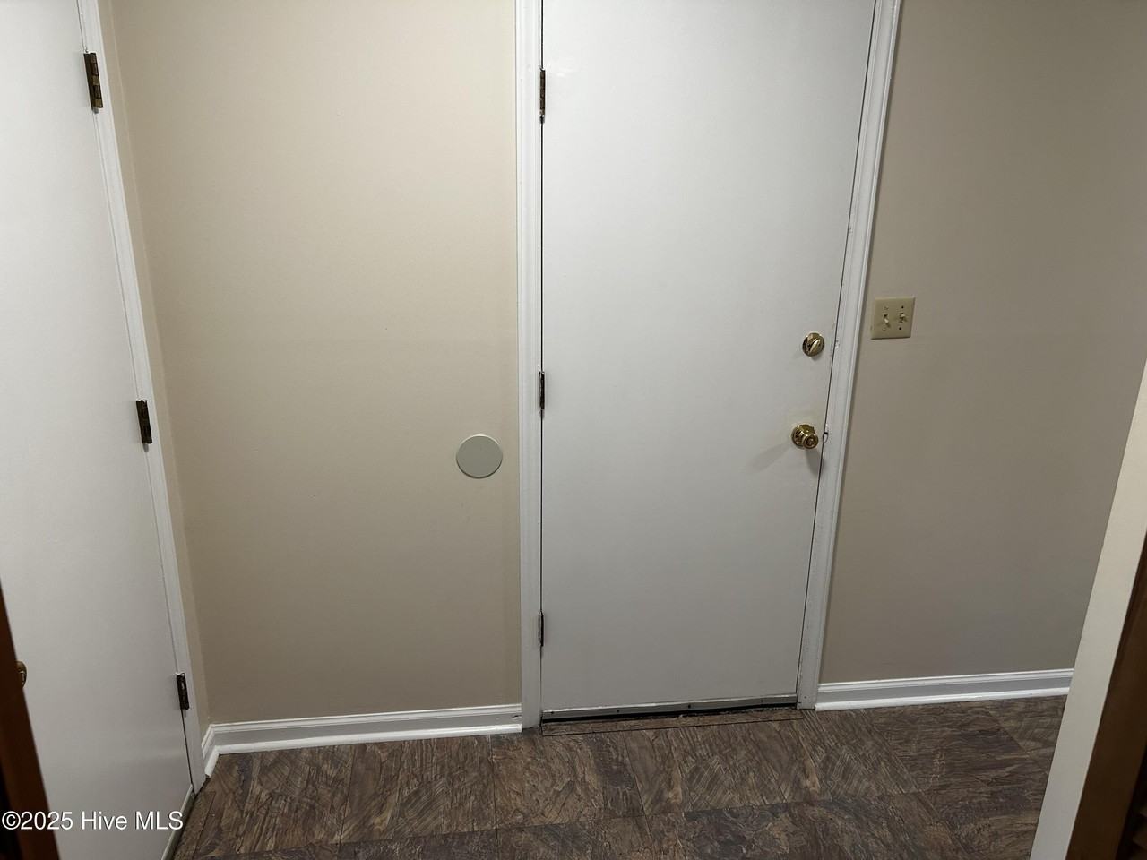 1003 Stillwood Cir - Photo 3 of 19