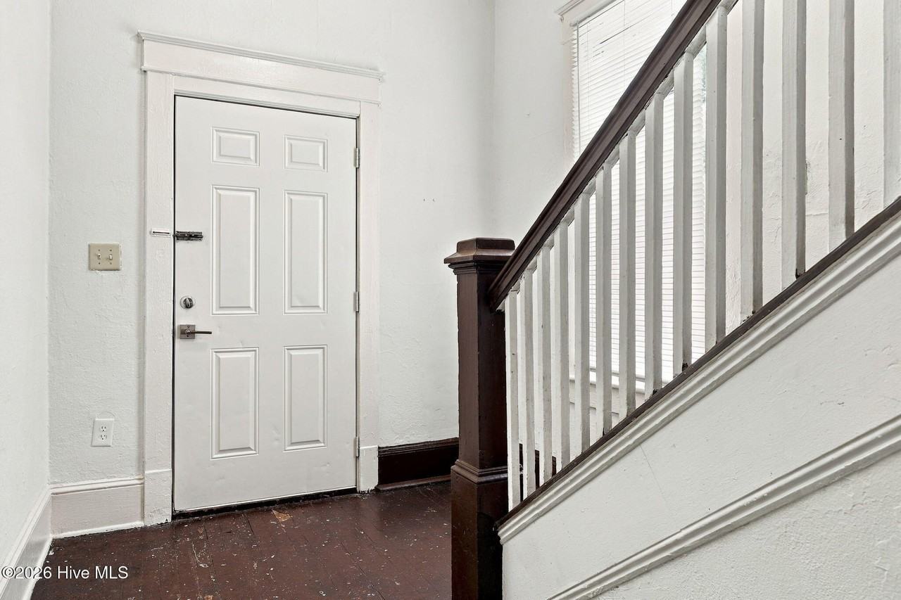 303 Paris Ave #B - Photo 3 of 23