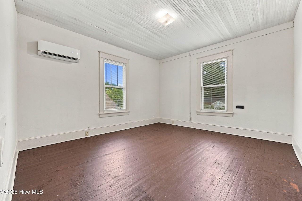 303 Paris Ave #B - Photo 7 of 23