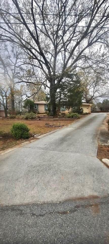 590 Hillcrest - Photo 4 of 30