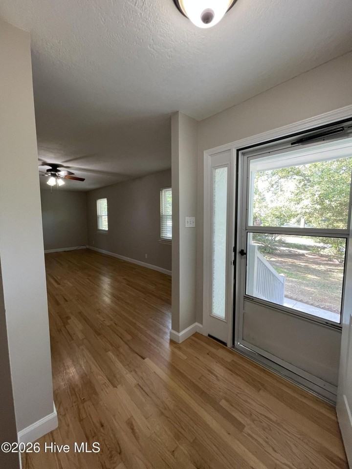 590 Hillcrest - Photo 7 of 30