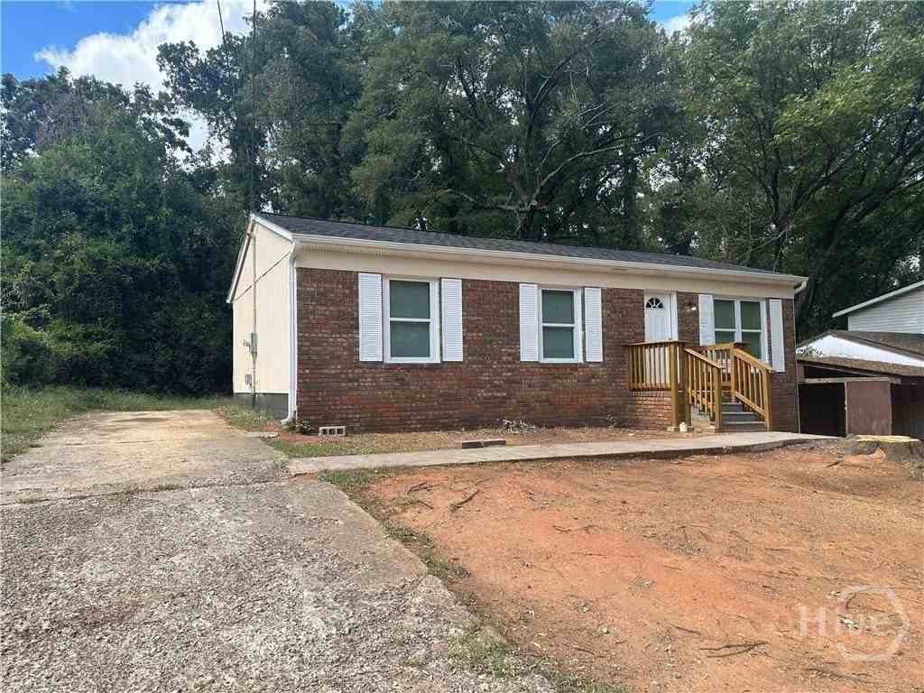 131 Martin Cir - Photo 2 of 13