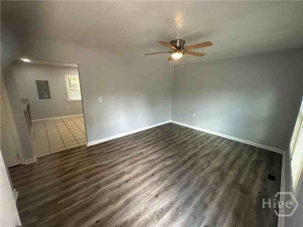 131 Martin Cir - Photo 3 of 13