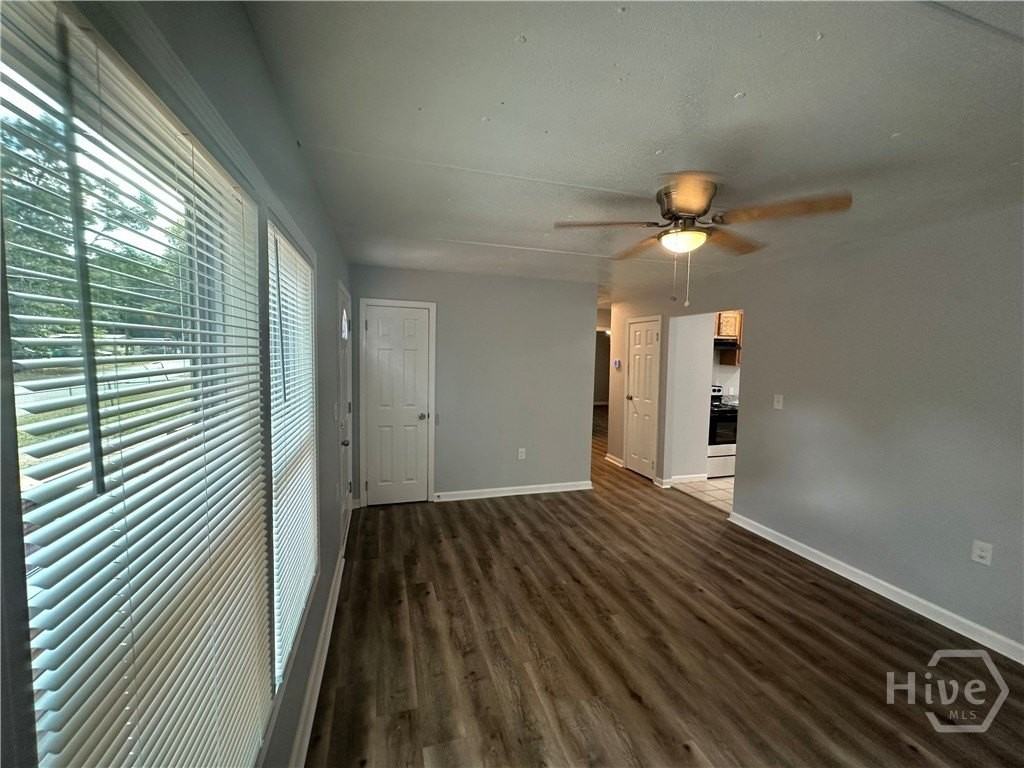 131 Martin Cir - Photo 4 of 13