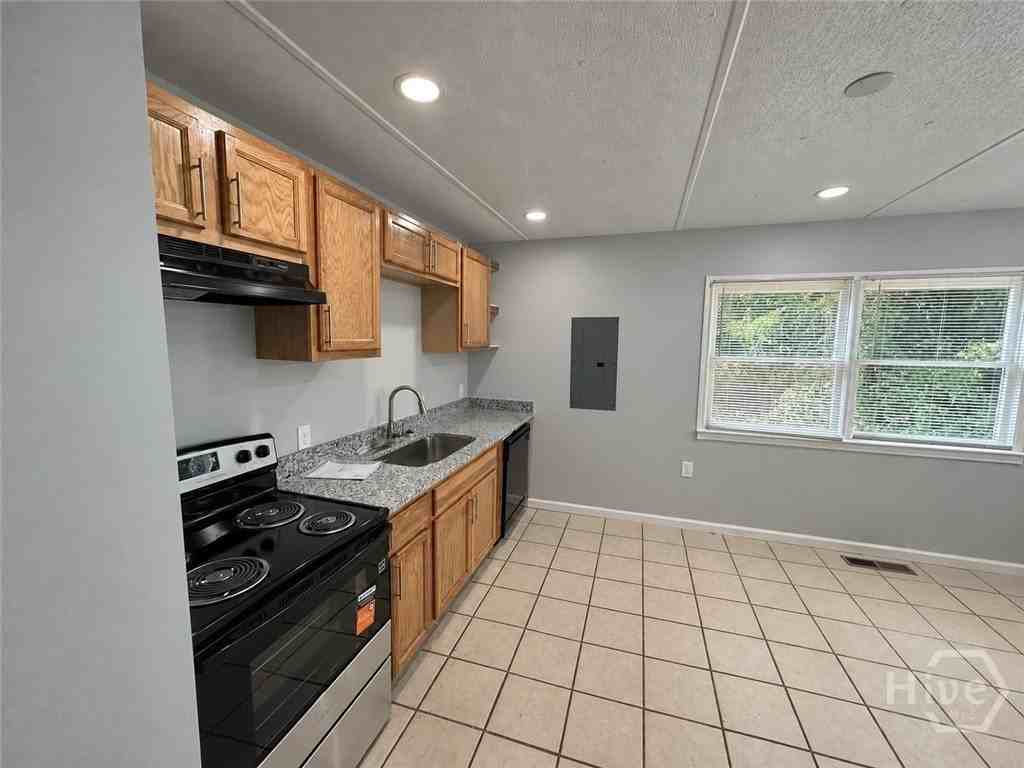 131 Martin Cir - Photo 5 of 13