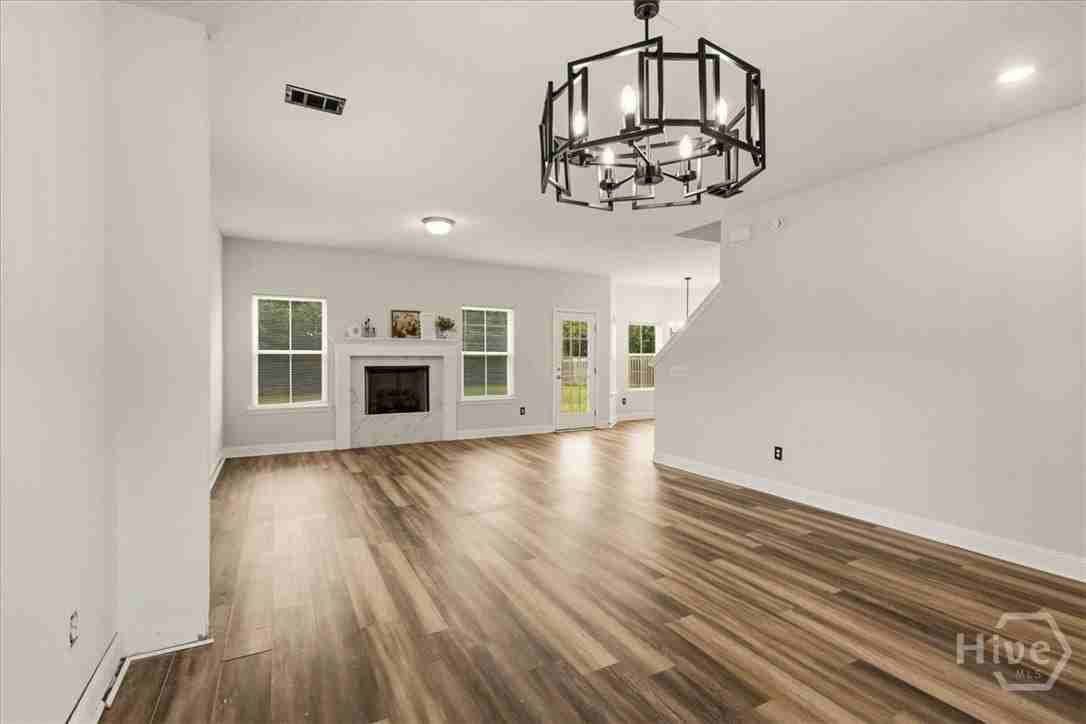 870 Meloney Dr - Photo 4 of 39