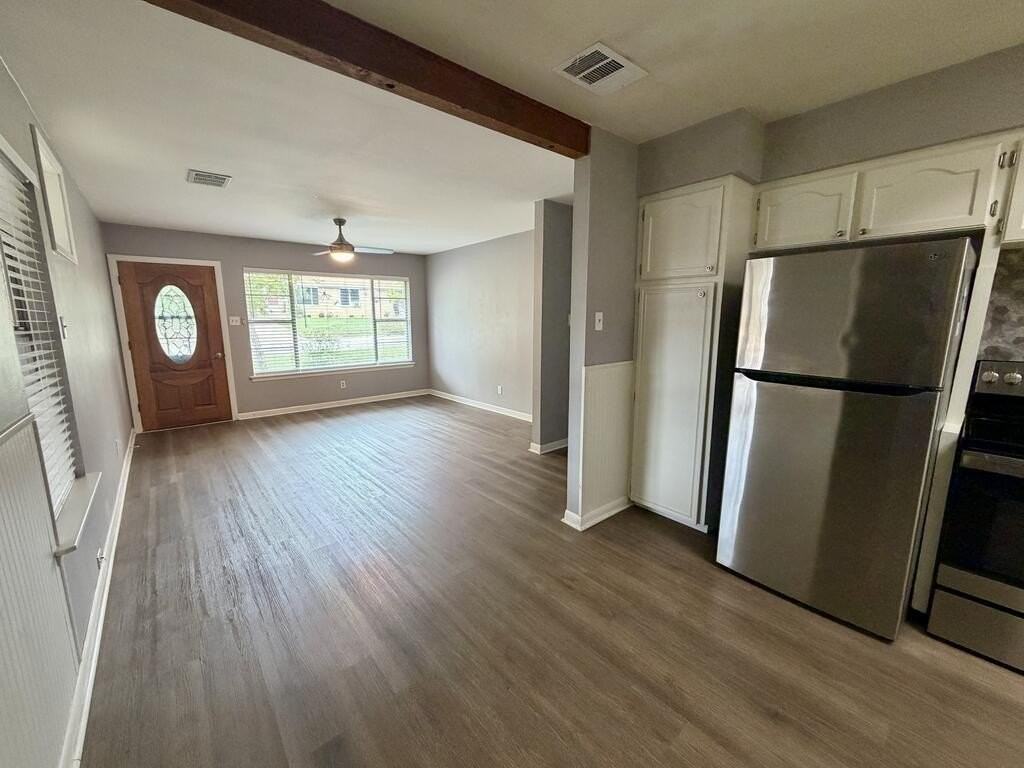 1725 1st St - Photo 3 of 15