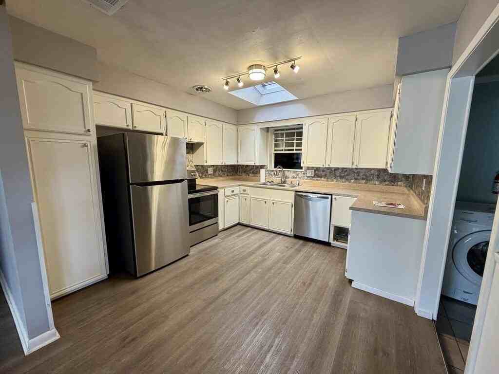 1725 1st St - Photo 4 of 15