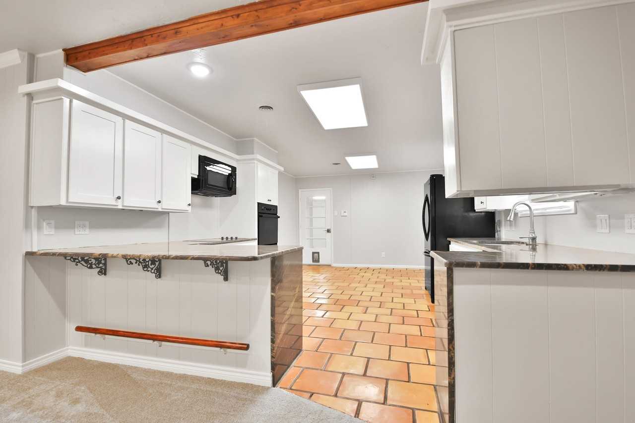 5605 Geneva Ave - Photo 6 of 33