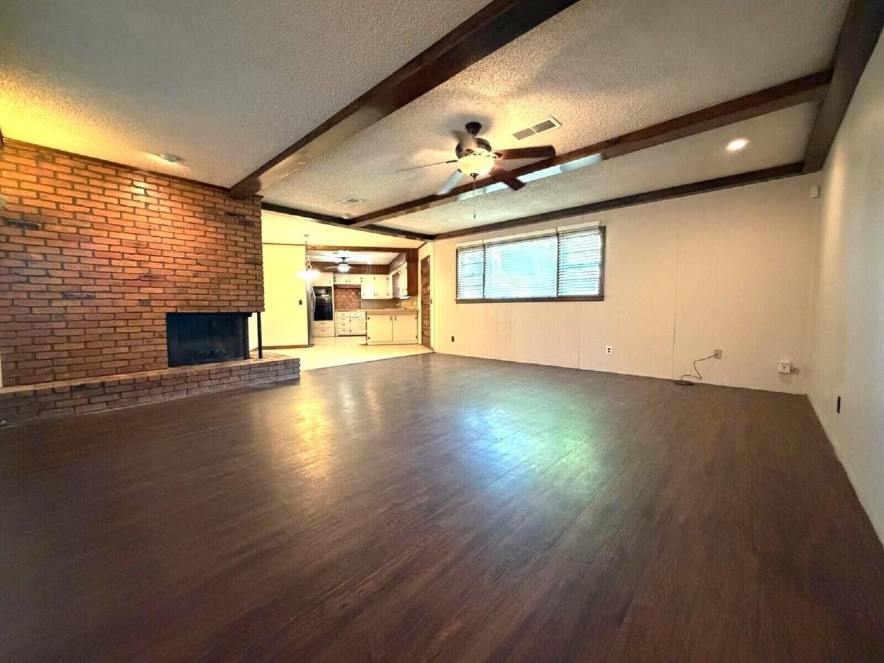 2822 56th St - Photo 2 of 12