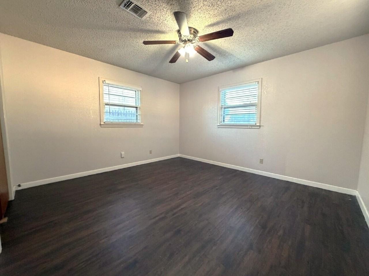2822 56th St - Photo 5 of 12