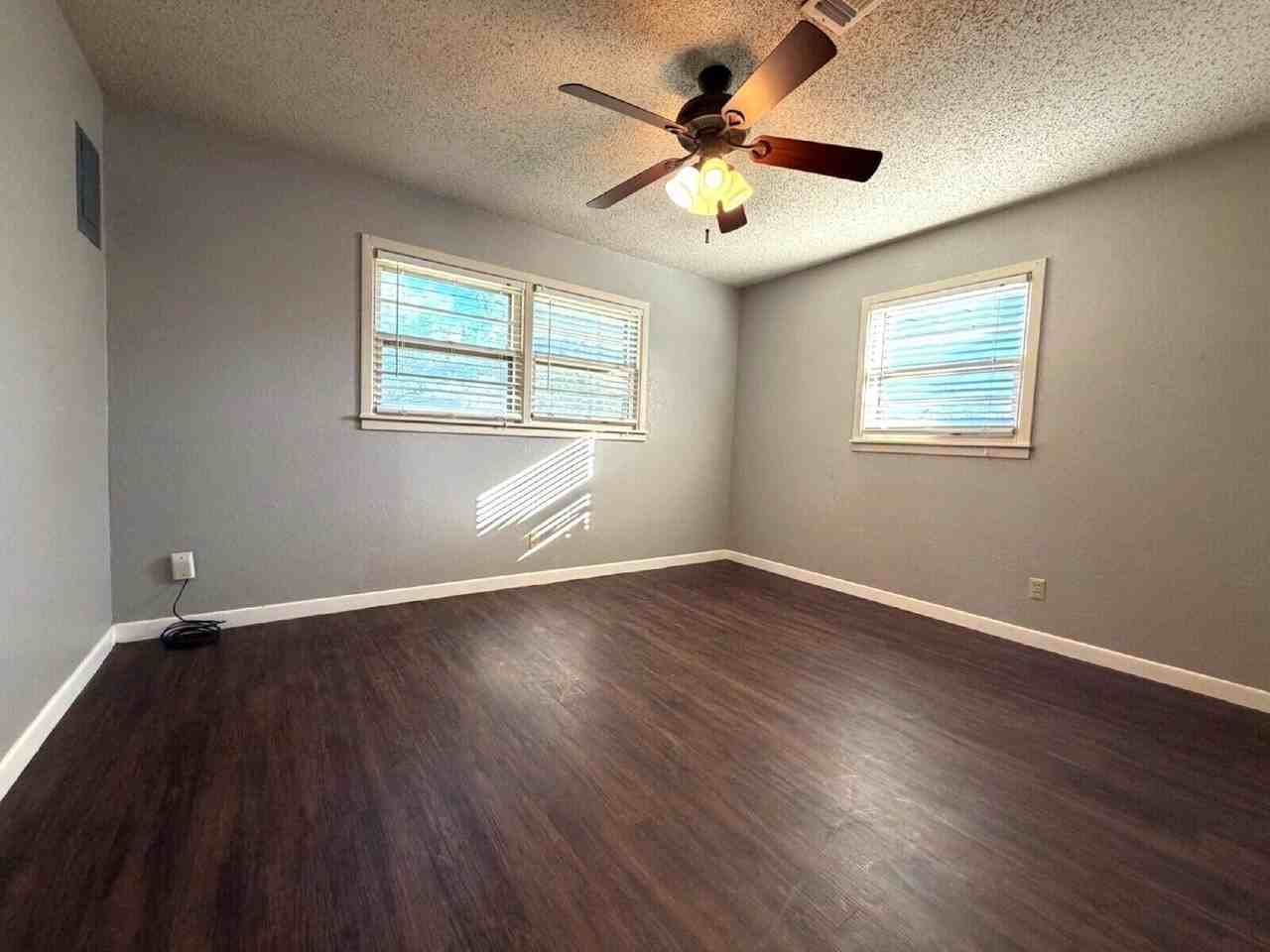 2822 56th St - Photo 7 of 12