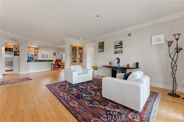 850 N Croft Ave #306 - Photo 5 of 8