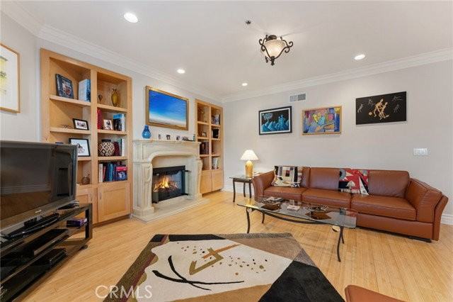 850 N Croft Ave #306 - Photo 6 of 8