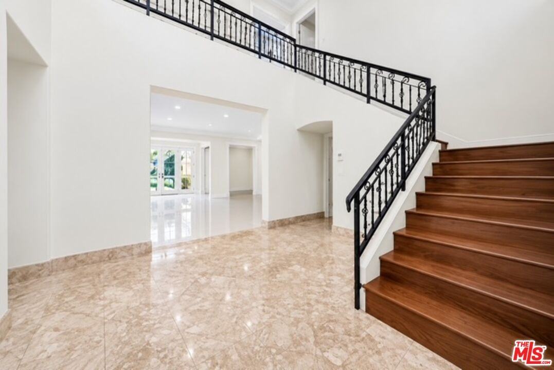 713 Foothill Rd - Photo 2 of 8