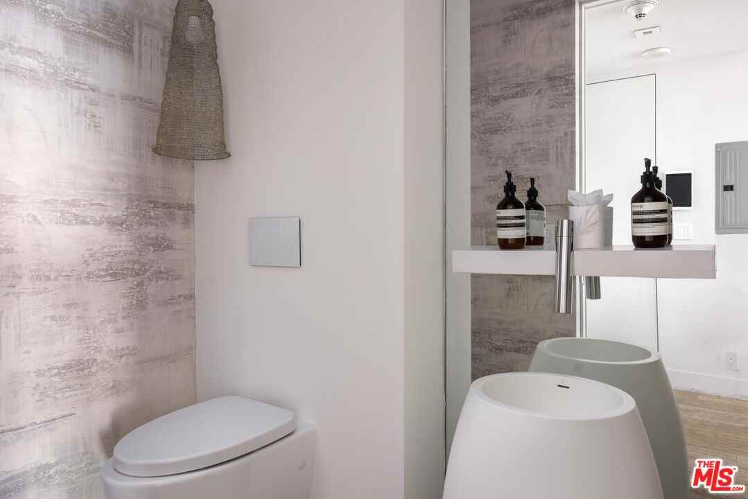 9255 Doheny Rd #704 - Photo 4 of 8