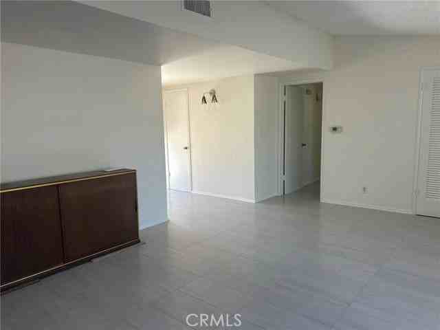 248 Wake Forest Rd - Photo 5 of 8