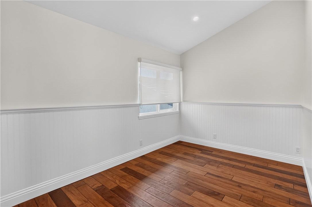 9 Curl Dr - Photo 3 of 8