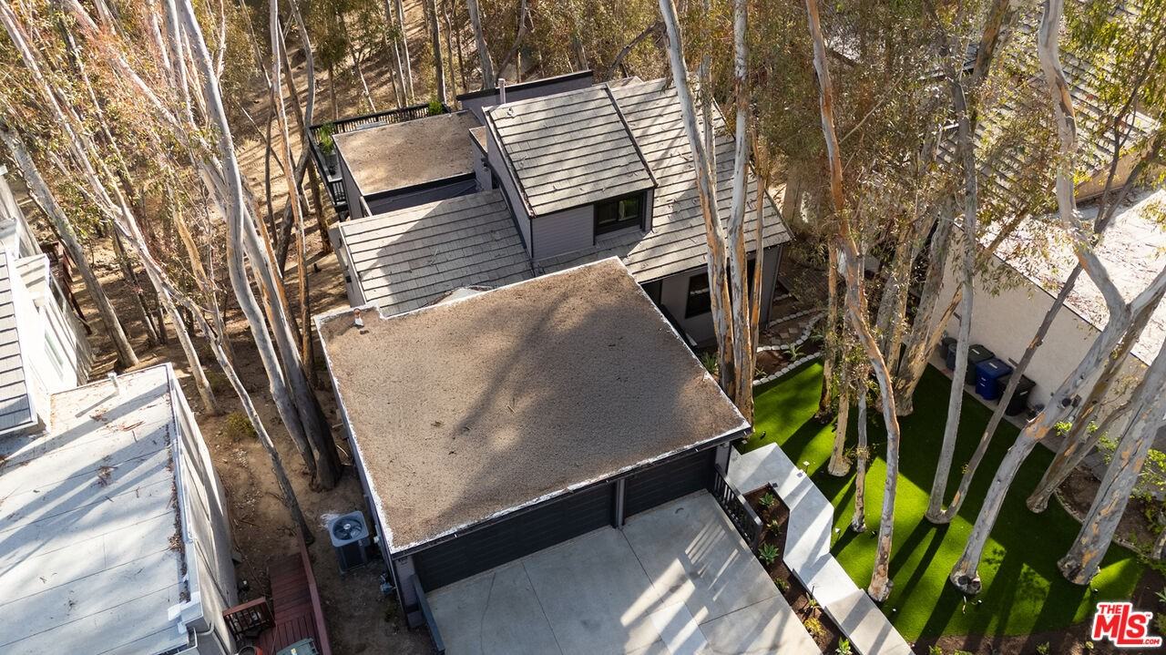 24946 Ravenswood - Photo 3 of 8