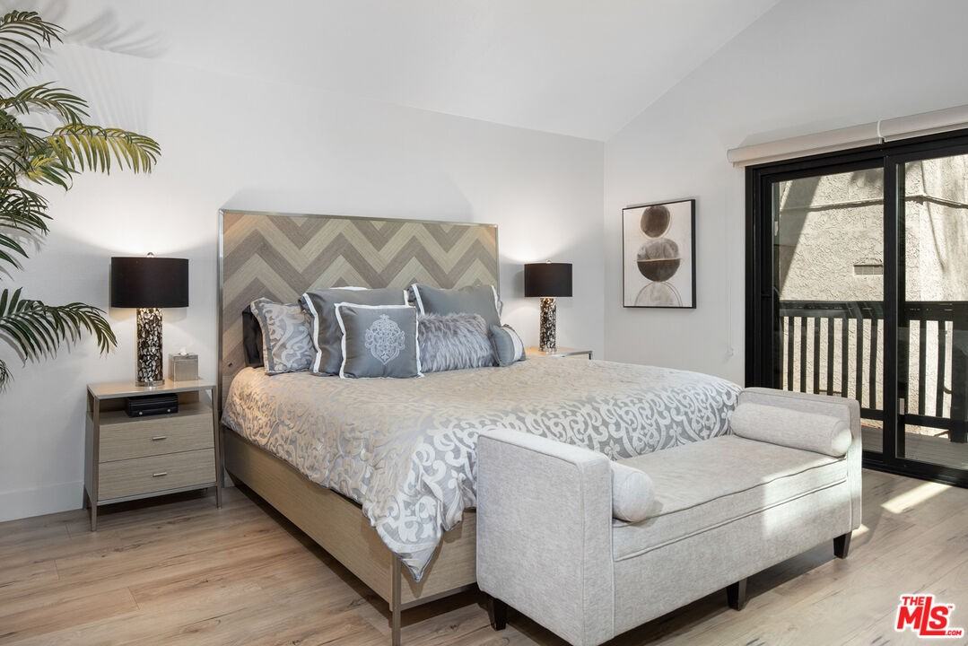 24946 Ravenswood - Photo 4 of 8