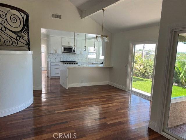 30542 N Hampton Rd - Photo 2 of 6