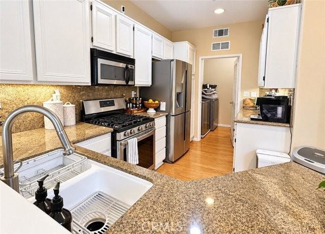 137 Islington - Photo 4 of 8