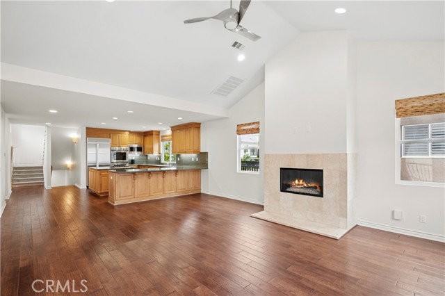 314 1/2 Larkspur Ave #1-2 - Photo 3 of 8