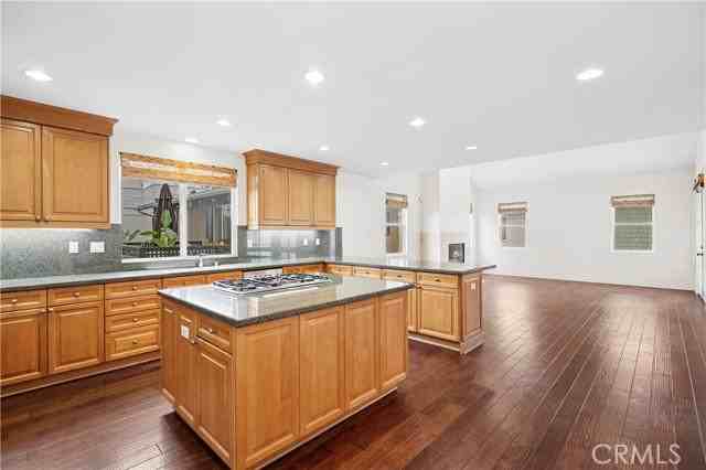 314 1/2 Larkspur Ave #1-2 - Photo 4 of 8