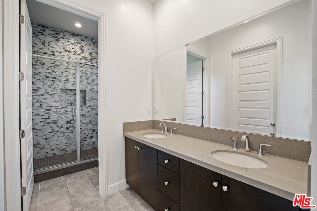 10615 Wood Briar Ct - Photo 4 of 8
