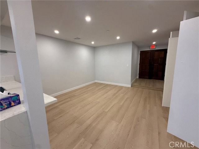8201 Greenbush Ave - Photo 3 of 8