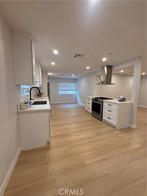 8201 Greenbush Ave - Photo 5 of 8